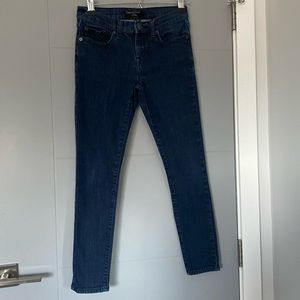 Banana Republic dark blue denim jeans. Skinny fit. Waist 26/2 Petite.Inseam 25”